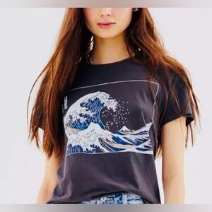 Urban Outfitters -The Great Wave Off Graphic Tee